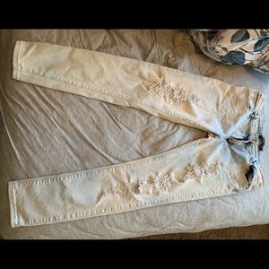 Light washed ripped jeans